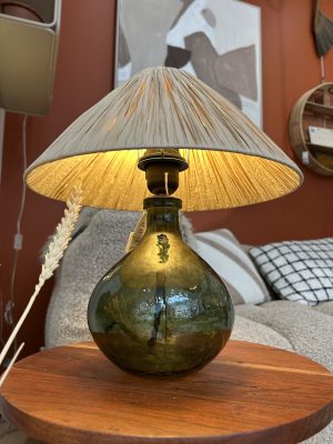 Lampe en verre et abat jour raphia