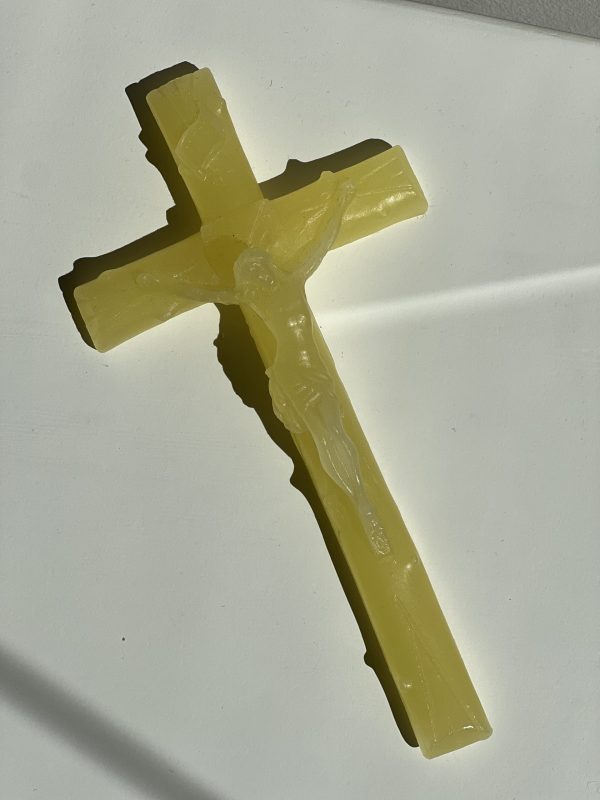 Croix en cire – jaune pastel