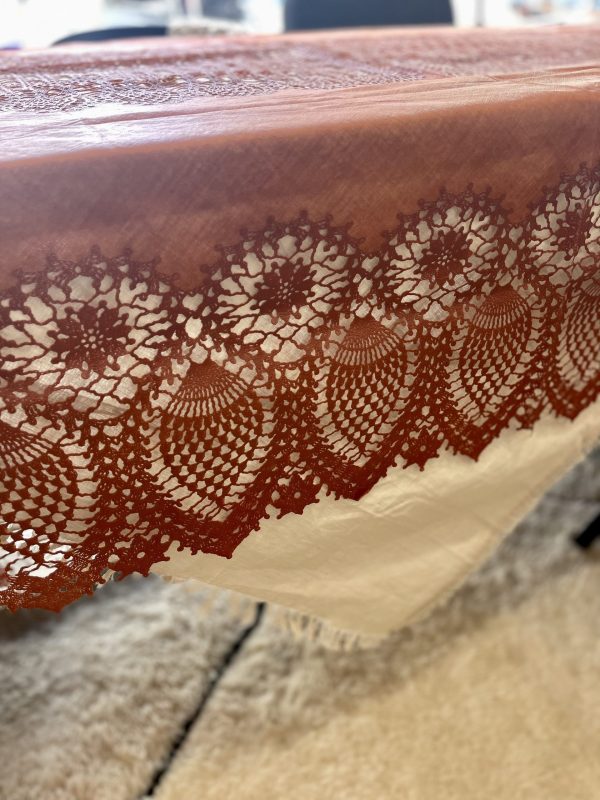Nappe Dentelle – Vinyle, rouille, 150x264cm