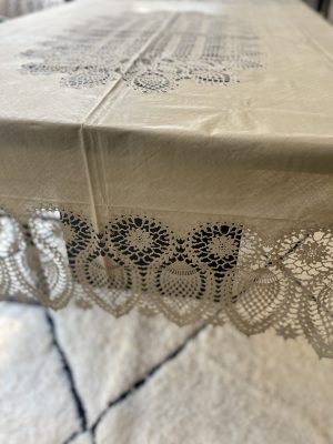 Nappe Dentelle – Vinyle, lin, 137x182cm