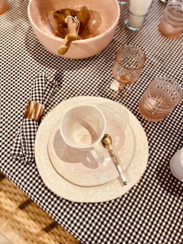Tasse lisse forme irrégulière - Blanc, rose – Image 2