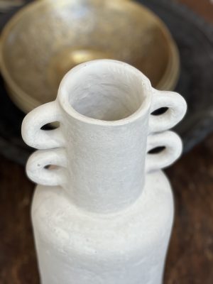 Vase fait main – papier maché, blanc