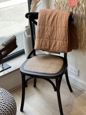 Chaise en bois avec rotin – noir