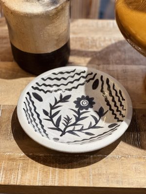 Assiette décorative – terracotta, noir et blanc