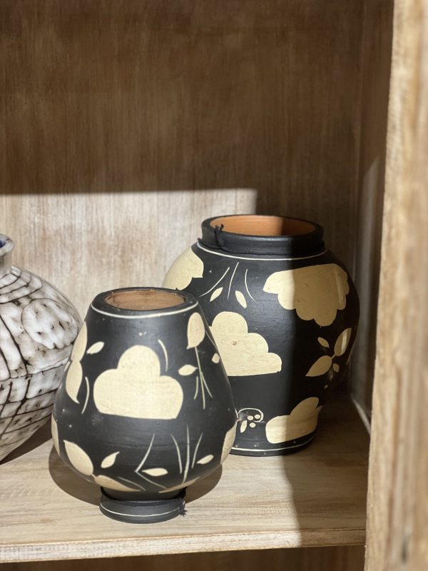 Grand vase décoratif - terre cuite, noir et beige – Image 3