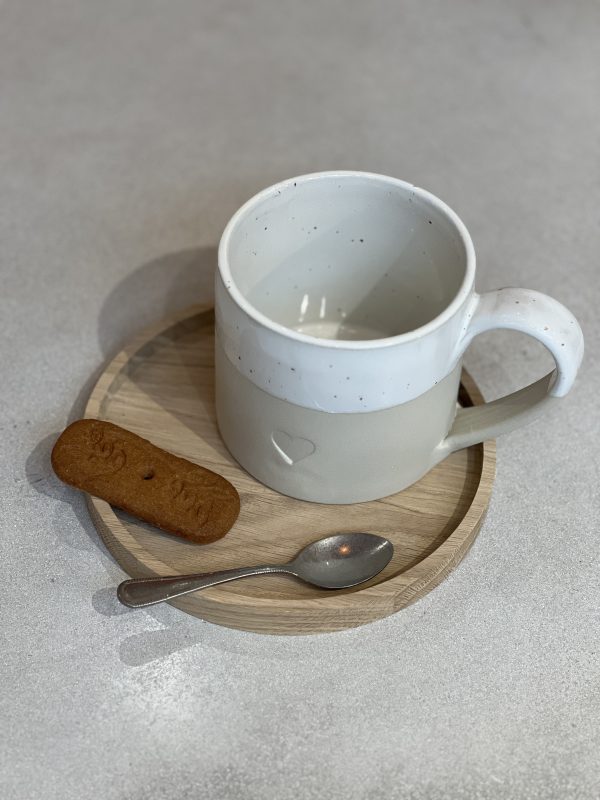 Grande tasse cœur - faïence, beige et blanc – Image 2