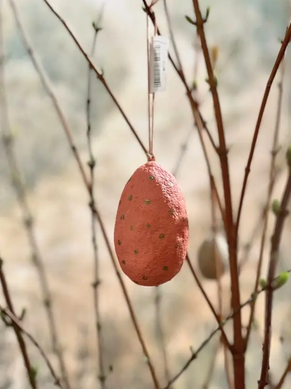 Œuf à suspendre - papier maché, rose foncé
