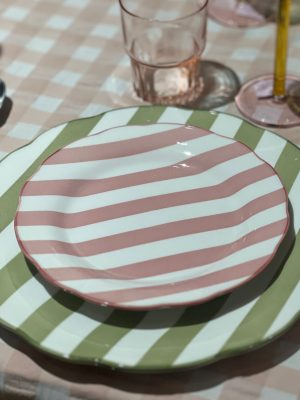 Set de 4 assiettes à dessert rayées – rose